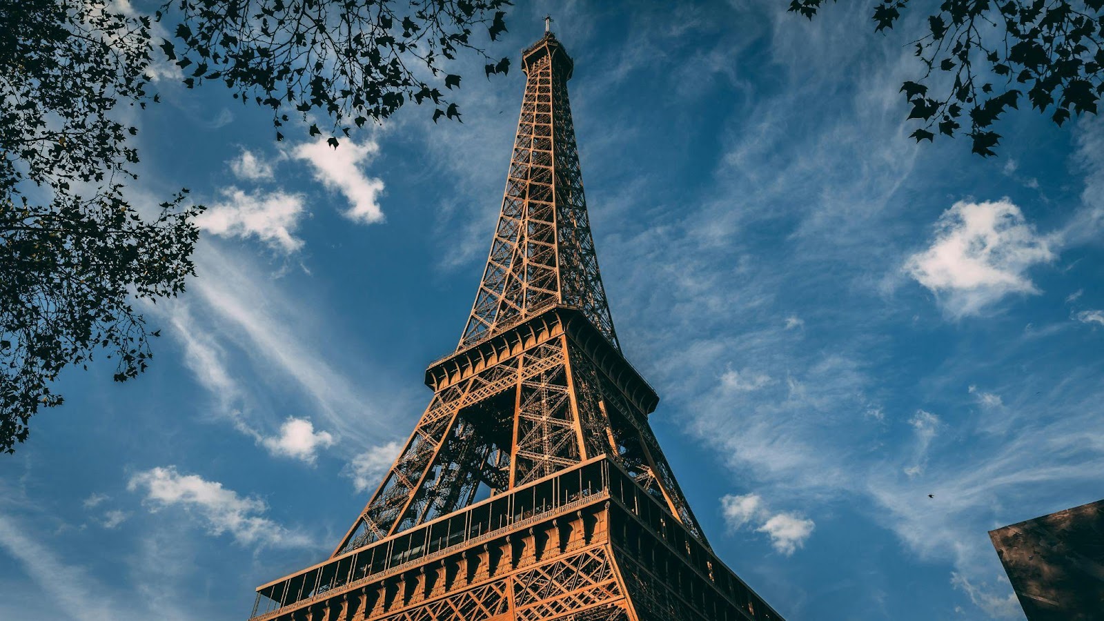 Médailles olympiques de la Tour Eiffel : Mesurer l'héritage - UniK SEO